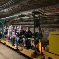 Uczniowie w środku kopalni Soli w Bochni