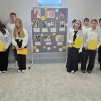 Wolontariusze podczas występu