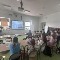 Uczniowie podczas lekcji online