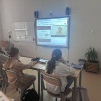 Uczniowie podczas lekcji online