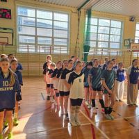 Uczestniczki turnieju siatkówki kl.4-6